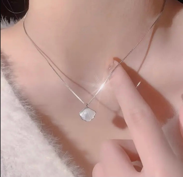 RETRO NECKLACE
